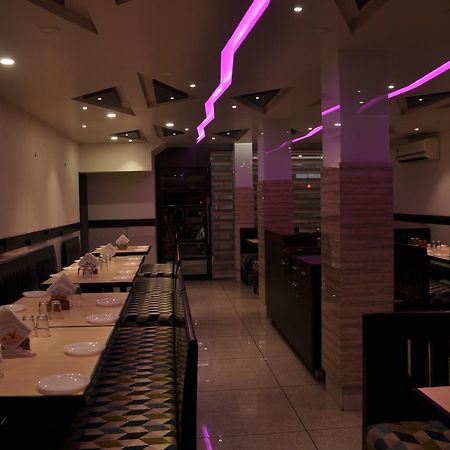 Ashish Restaurant And Guesthouse Surat Exterior foto
